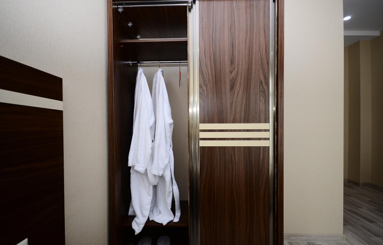 Hotel 725 B Batumi Eksteriør billede
