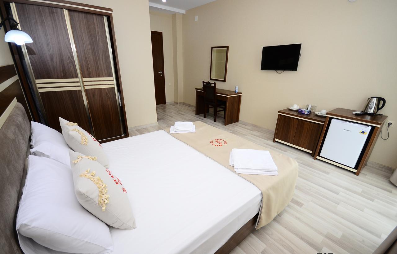 Hotel 725 B Batumi Eksteriør billede