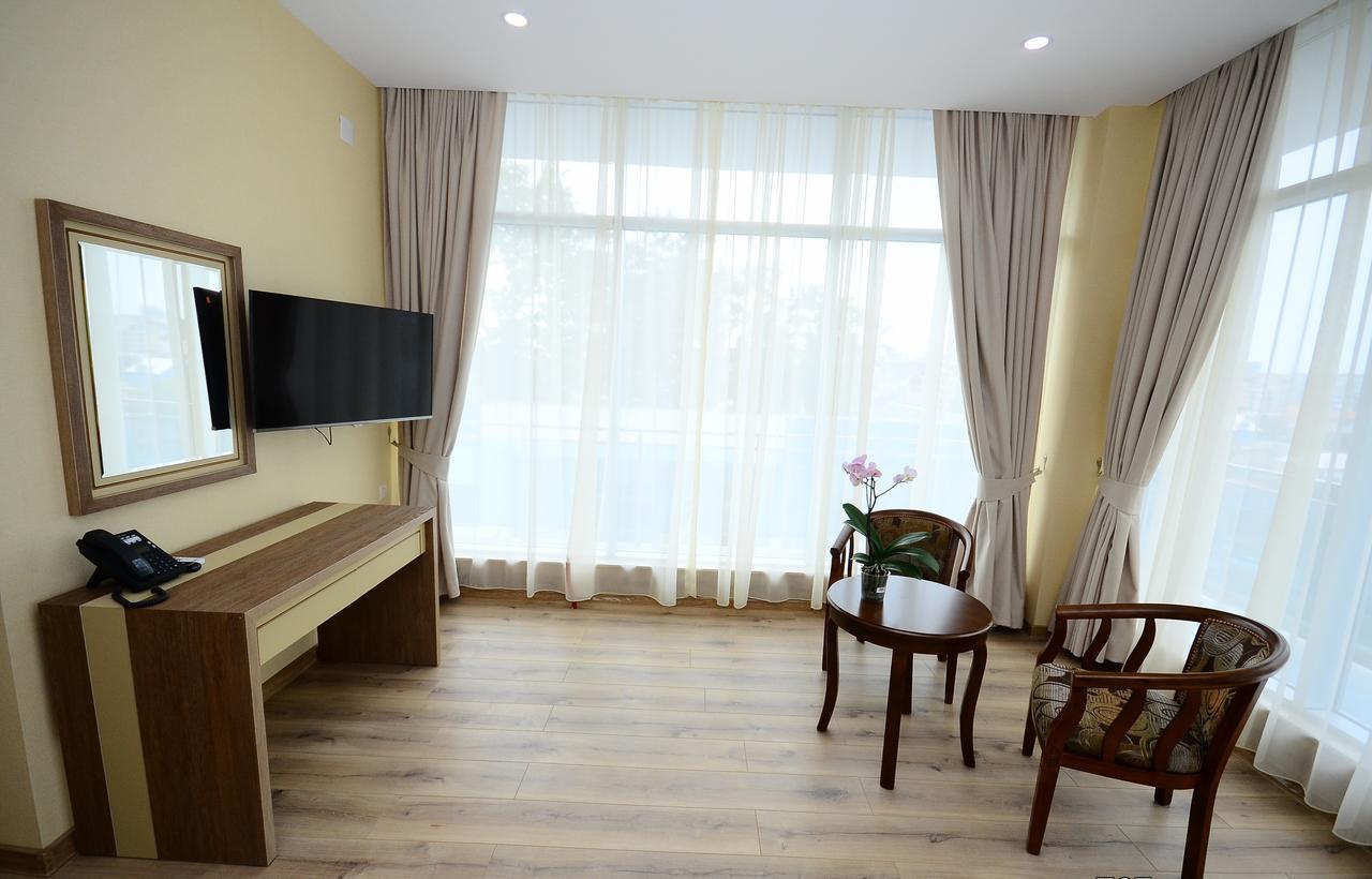 Hotel 725 B Batumi Eksteriør billede