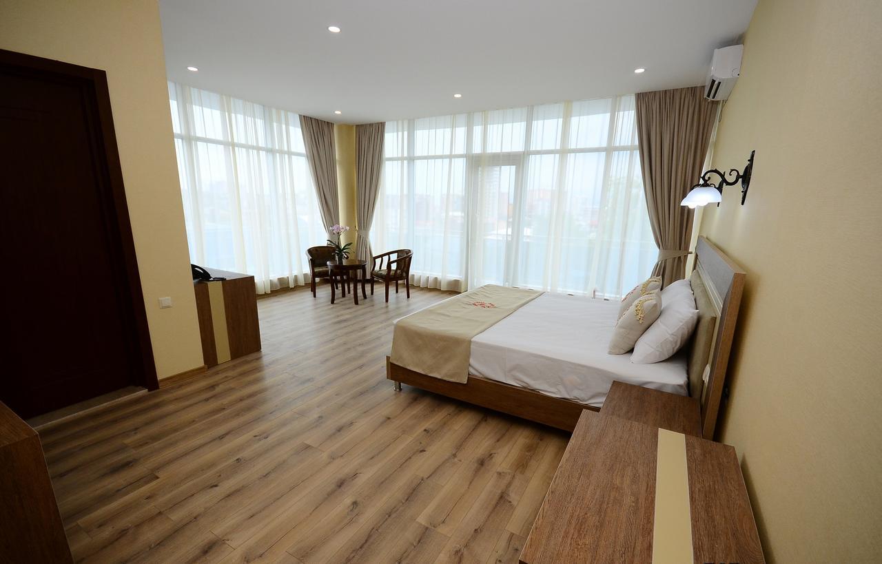 Hotel 725 B Batumi Eksteriør billede