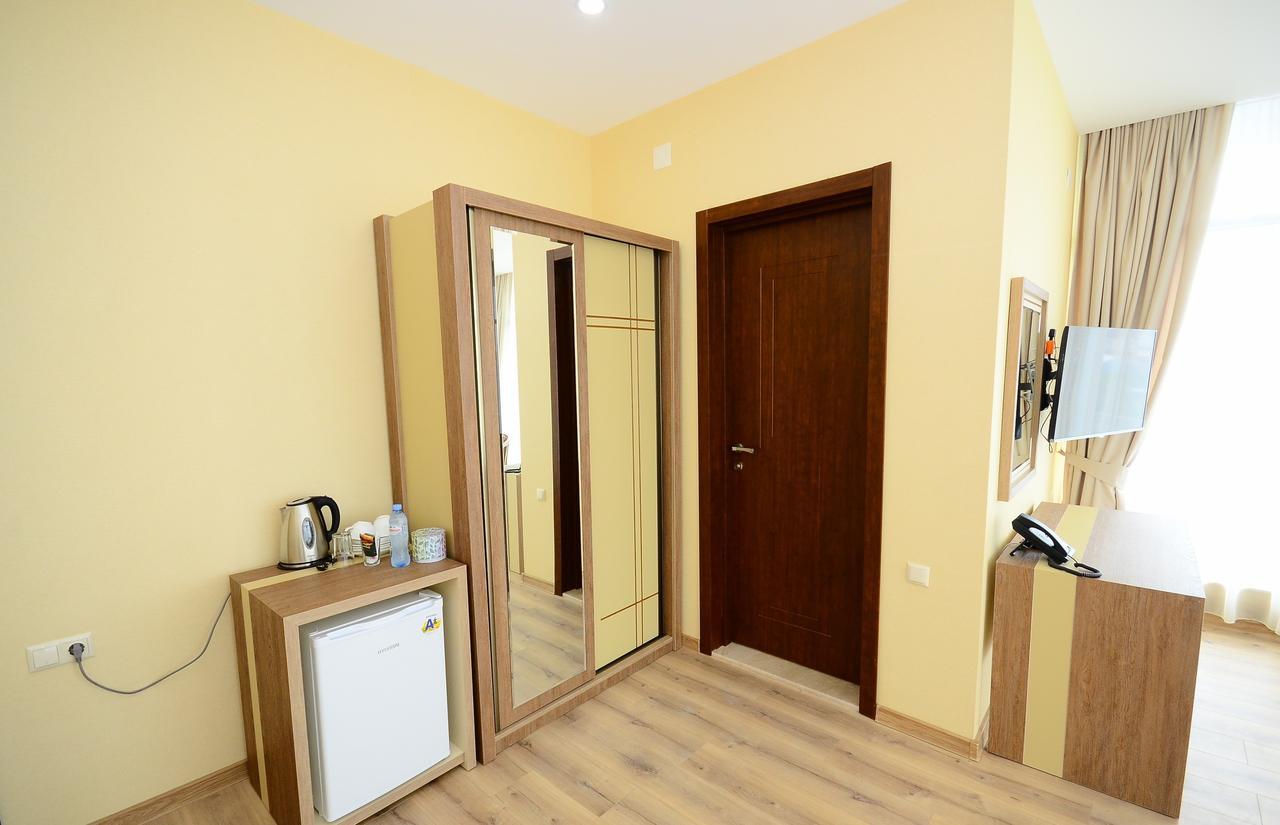 Hotel 725 B Batumi Eksteriør billede