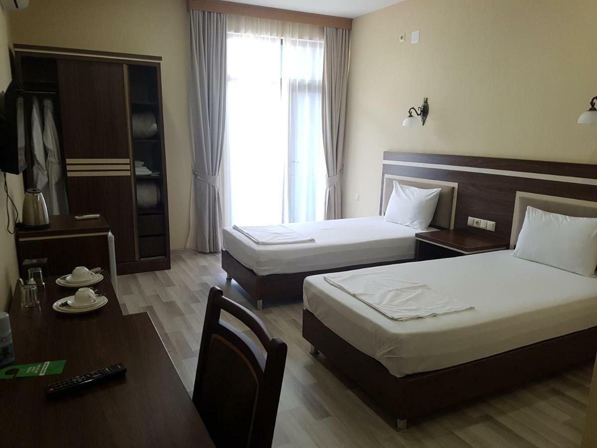 Hotel 725 B Batumi Eksteriør billede
