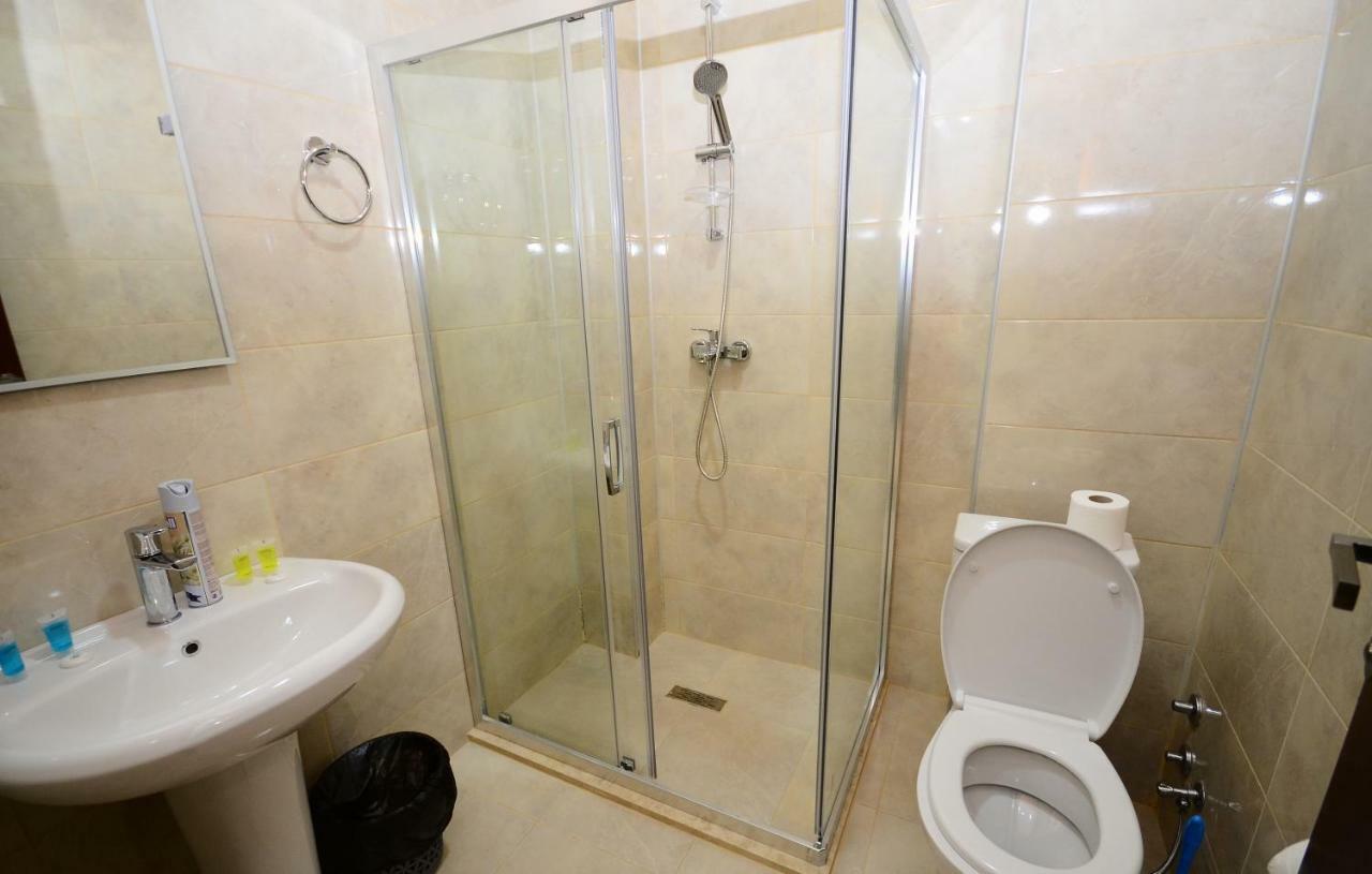 Hotel 725 B Batumi Eksteriør billede