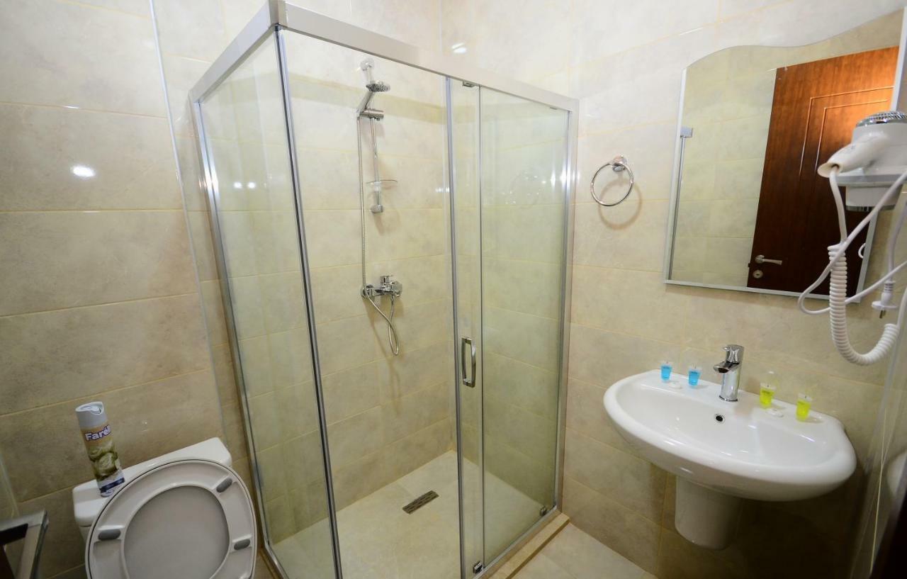 Hotel 725 B Batumi Eksteriør billede